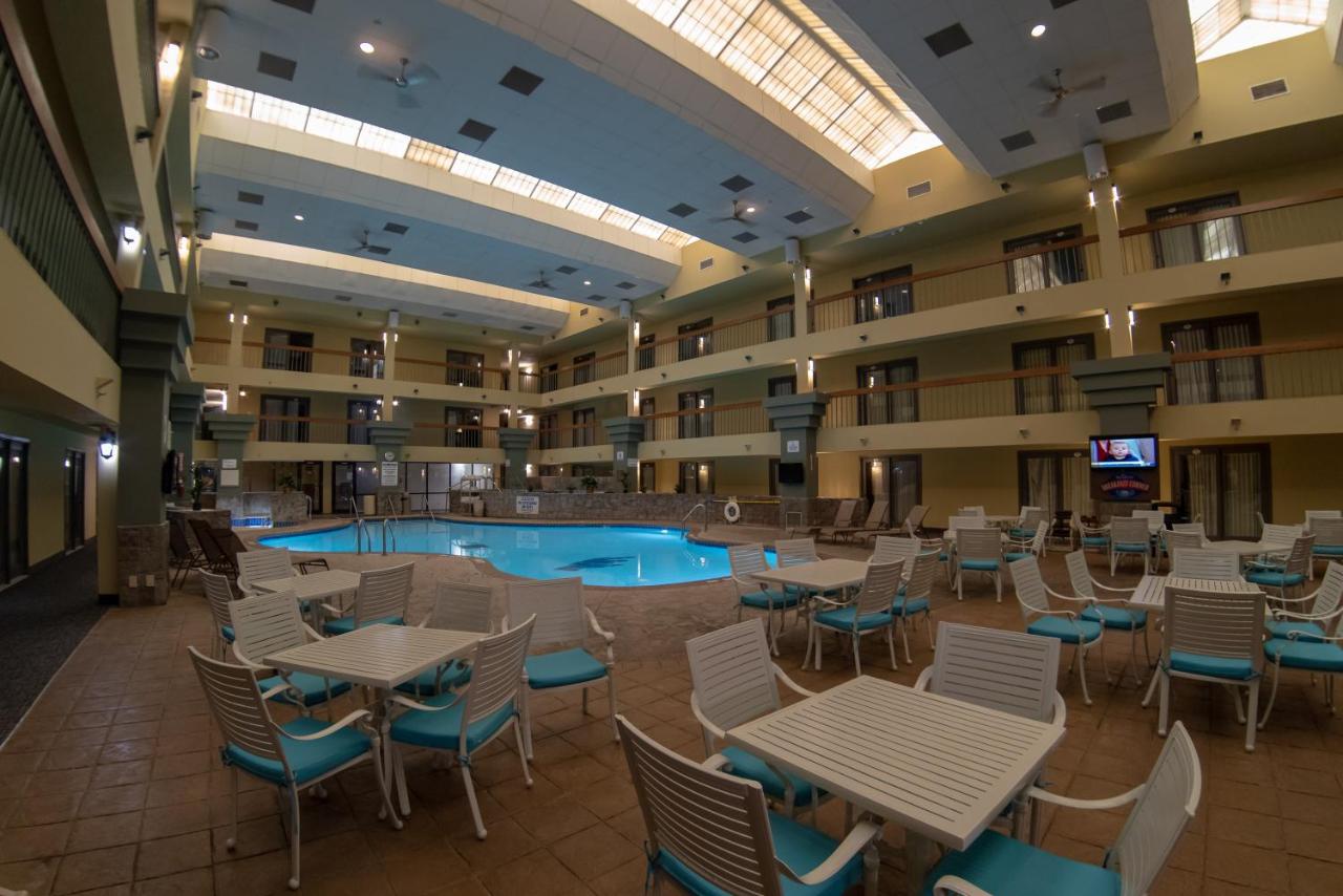 King Room with Pool View - Non-Smoking at Baymont by Wyndham Shakopee