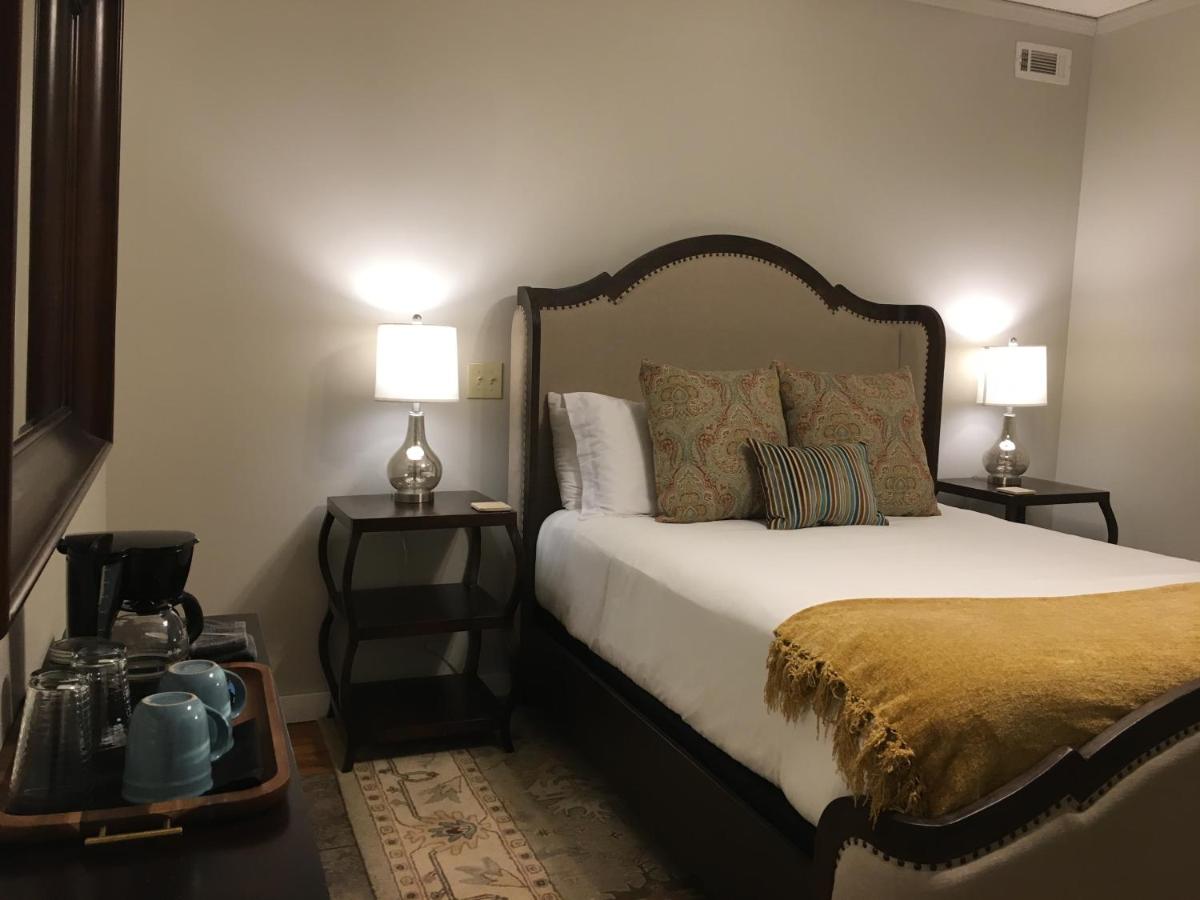 Double Room with Private Bathroom at Barefoot Hills