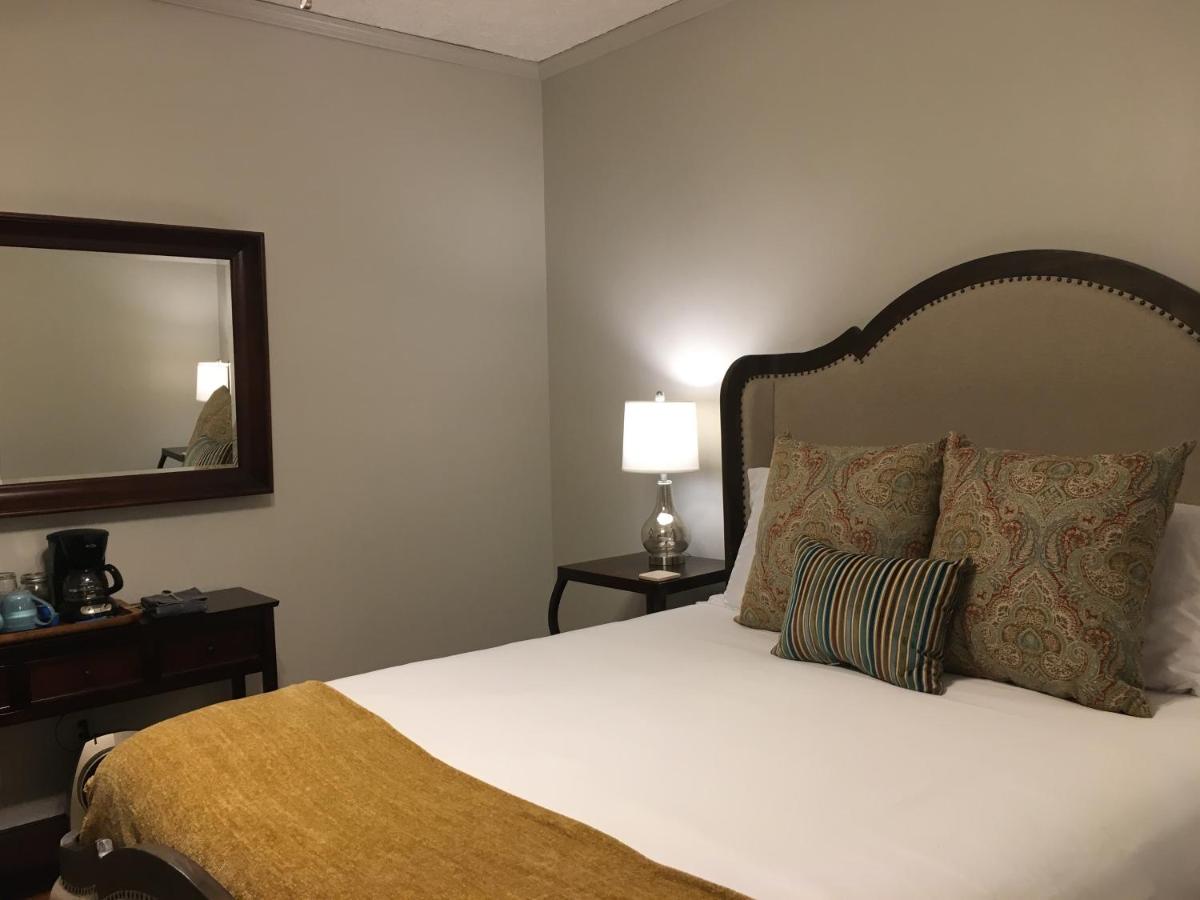 Double Room with Private Bathroom at Barefoot Hills
