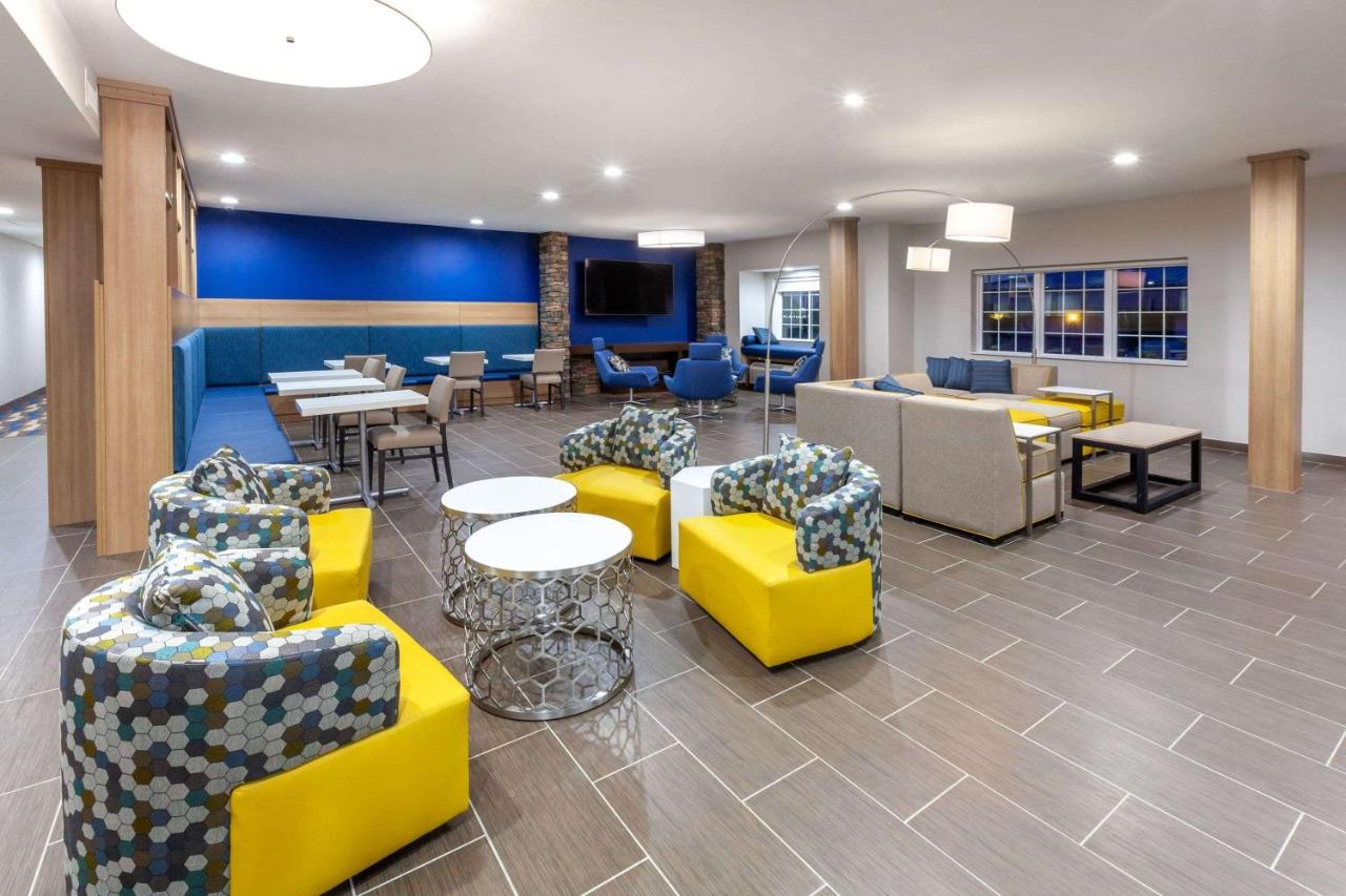 King Room - Non-Smoking at Microtel Inn & Suites by Wyndham College Station