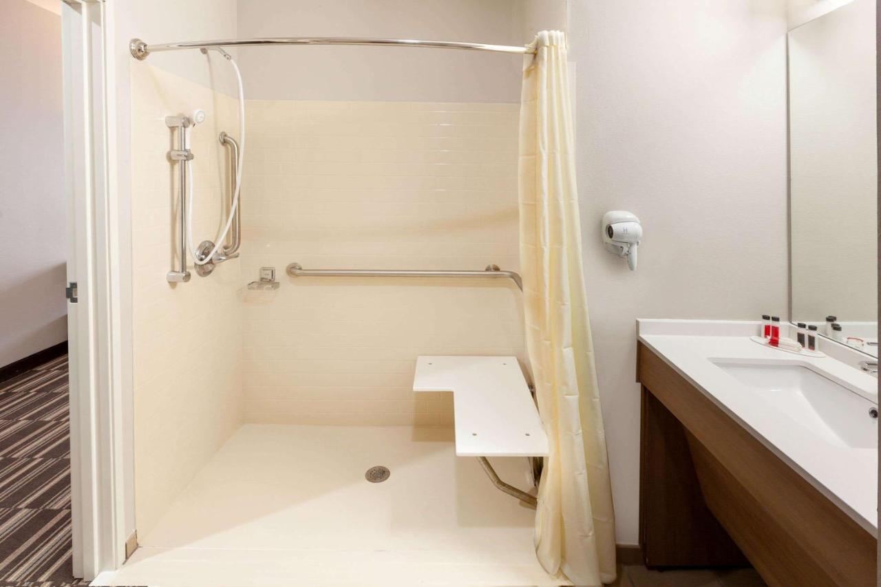 Queen Room with Bath Tub - Mobility/Hearing Accessible - Non-Smoking at Microtel Inn & Suites by Wyndham College Station