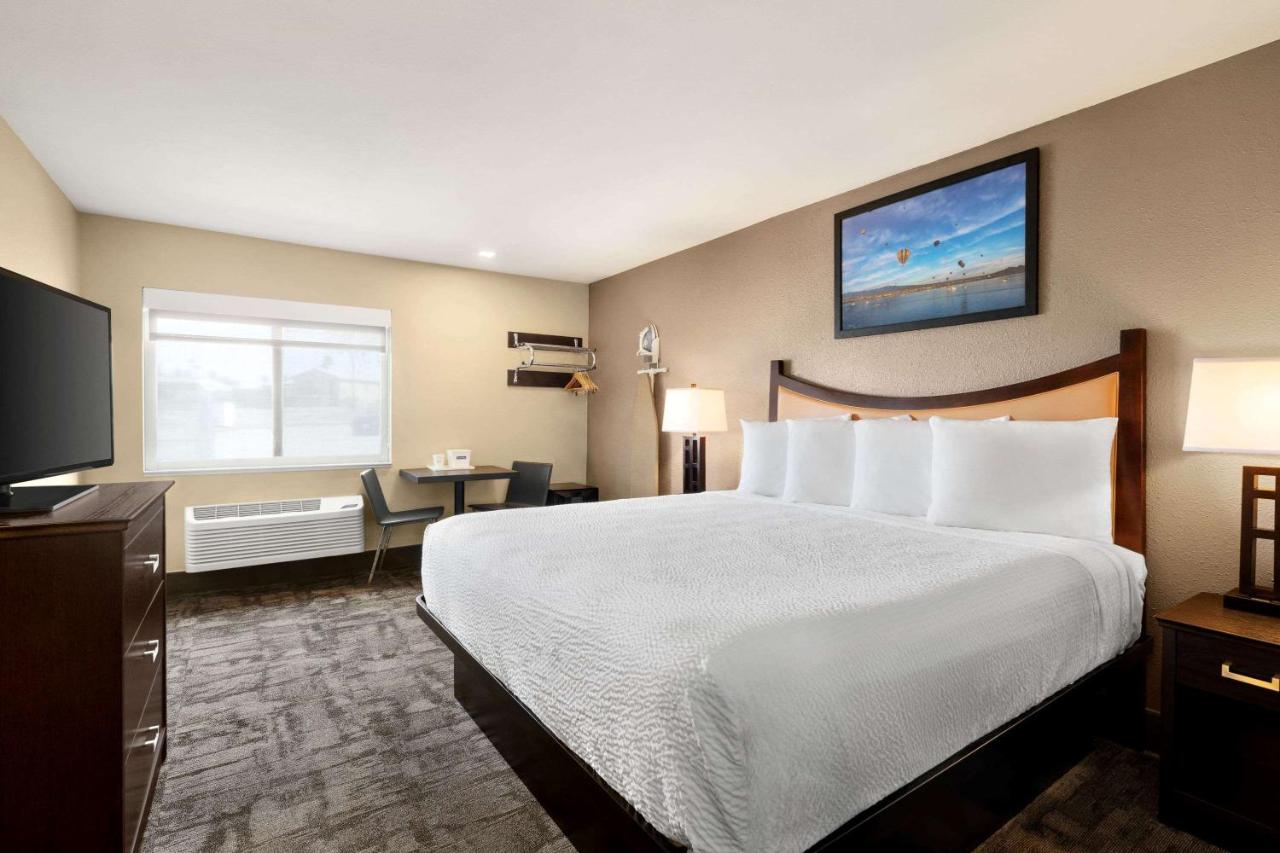 King Room - Disability Access - Non-Smoking at Travelodge by Wyndham Lake Havasu