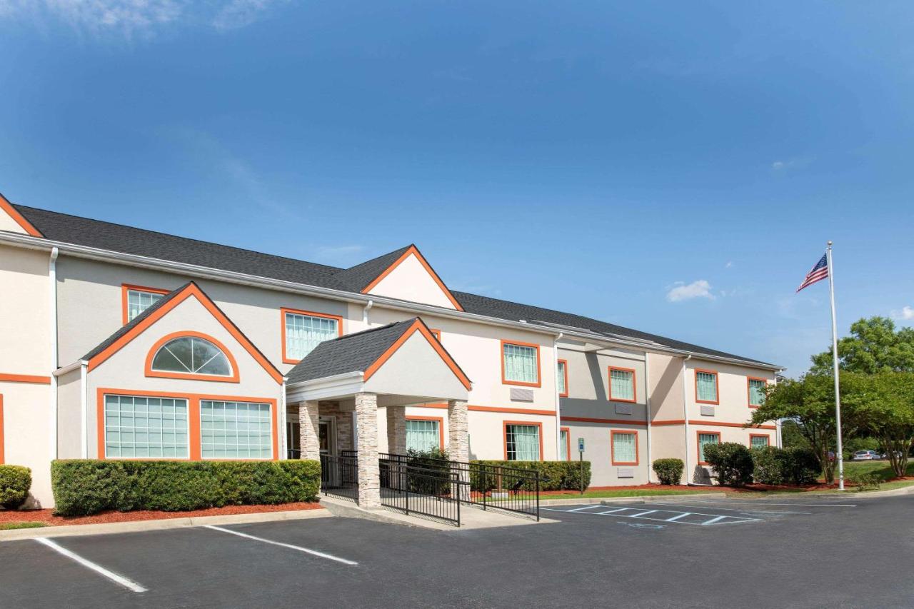 | Microtel Inn by Wyndham Columbia Two Notch Road Area