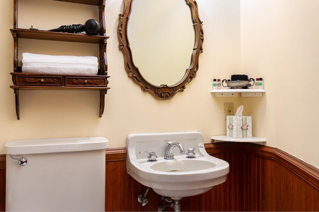  | Cedar Crest Inn