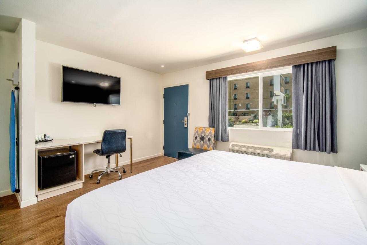 | Trend Hotel at LAX Airport