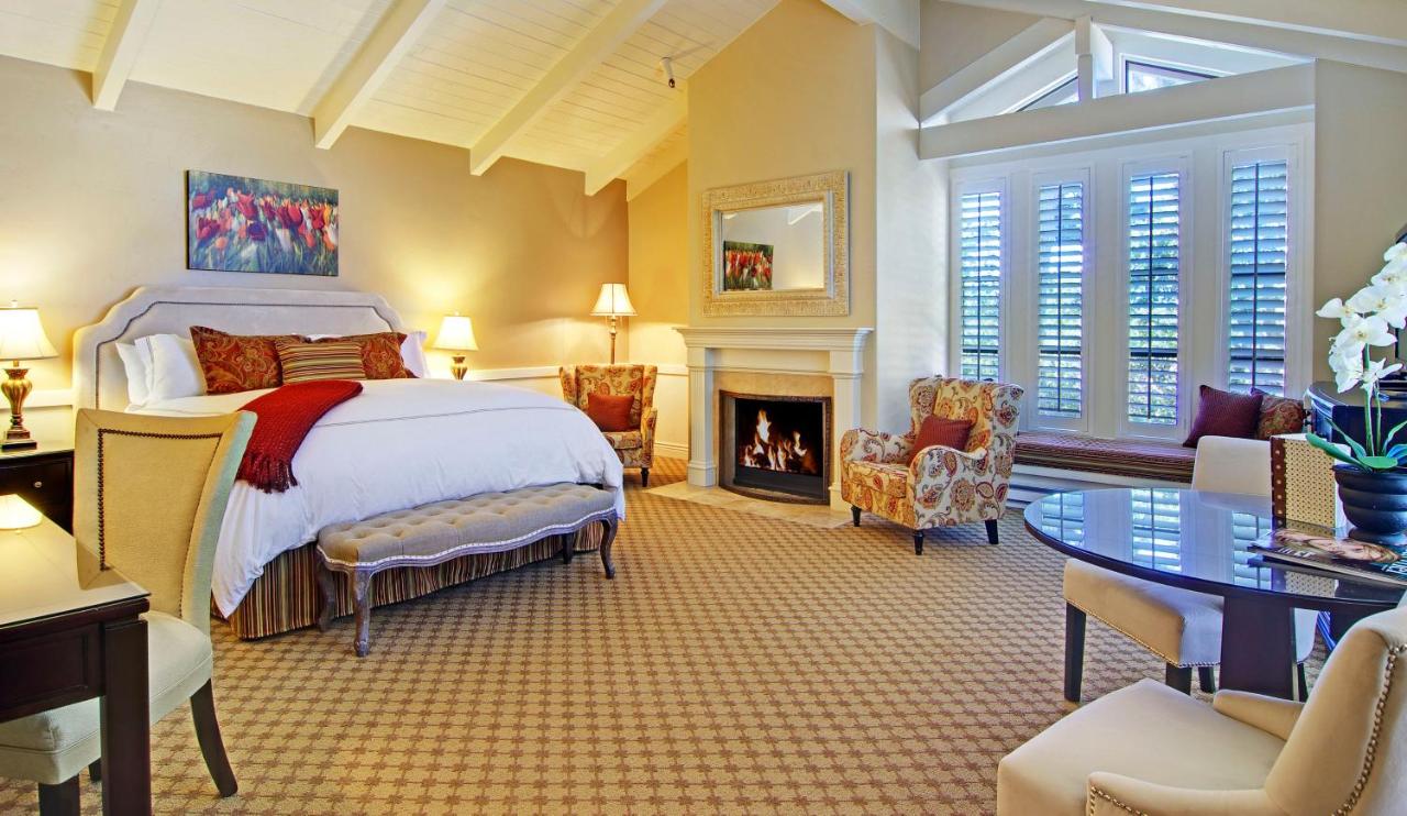 | Carriage House Inn