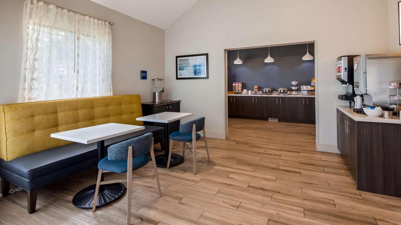 | Best Western Hampshire Inn & Suites