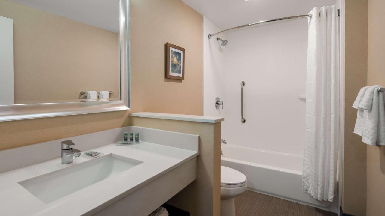 | Best Western Hampshire Inn & Suites