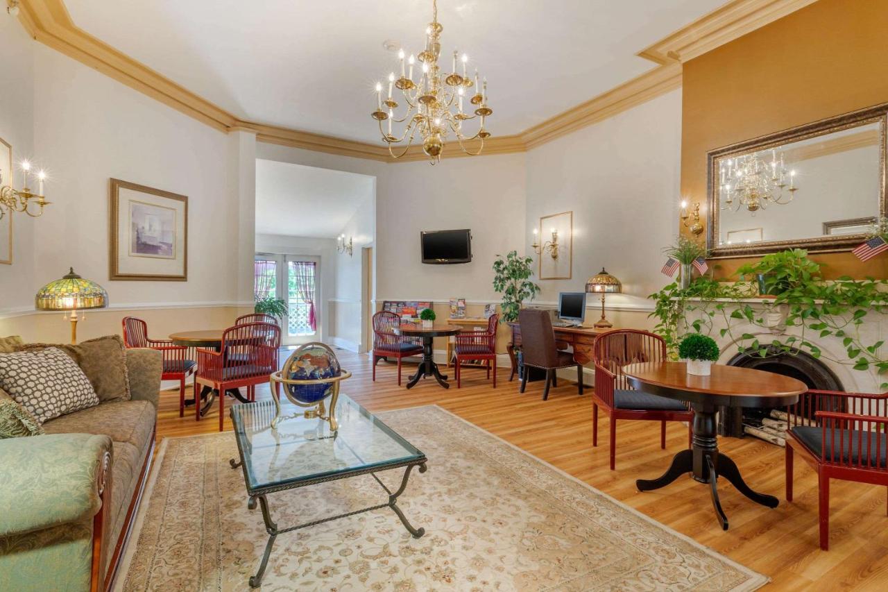 | The Carriage House Inn Newport, Ascend Hotel Collection