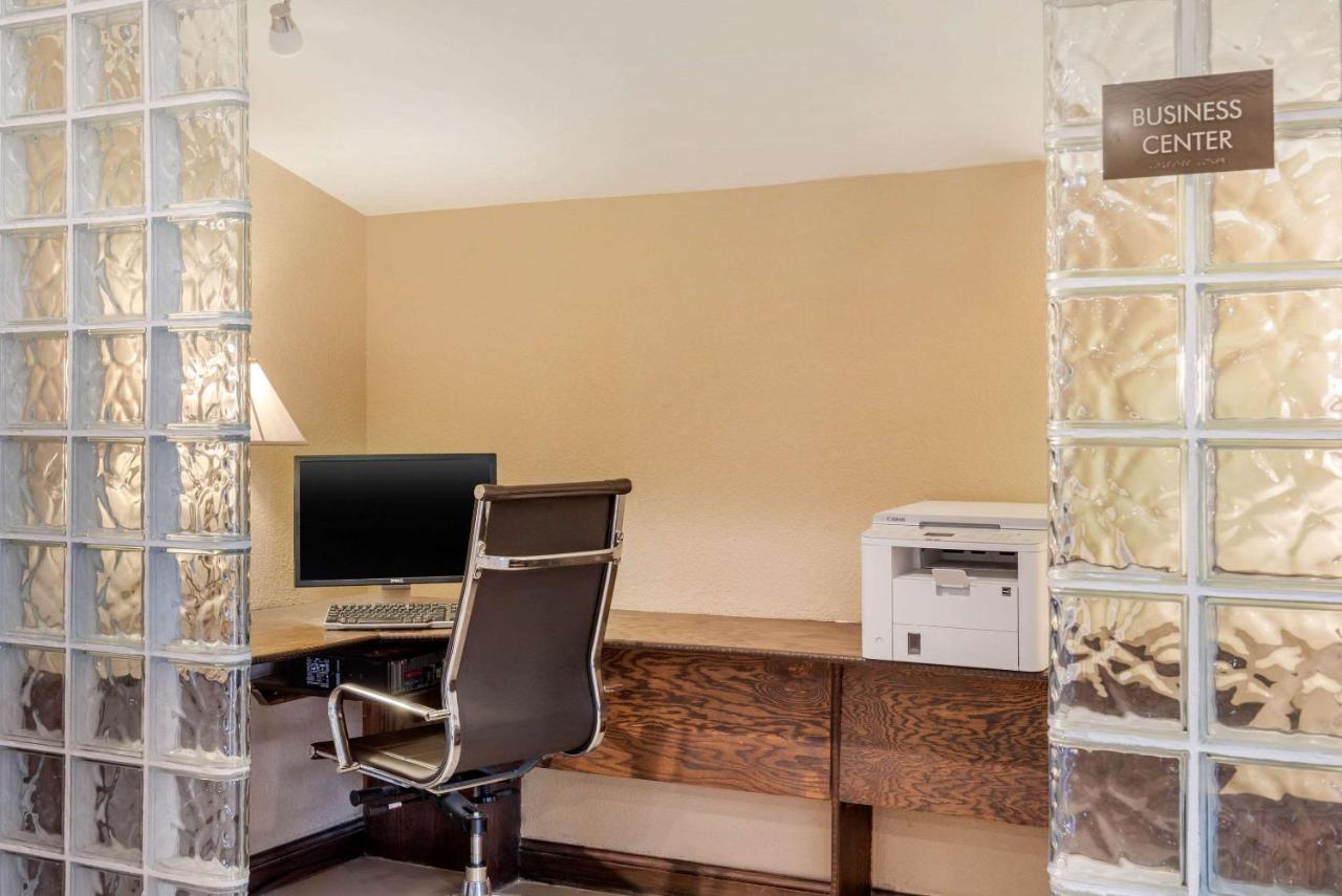 | Comfort Inn Warren I-69