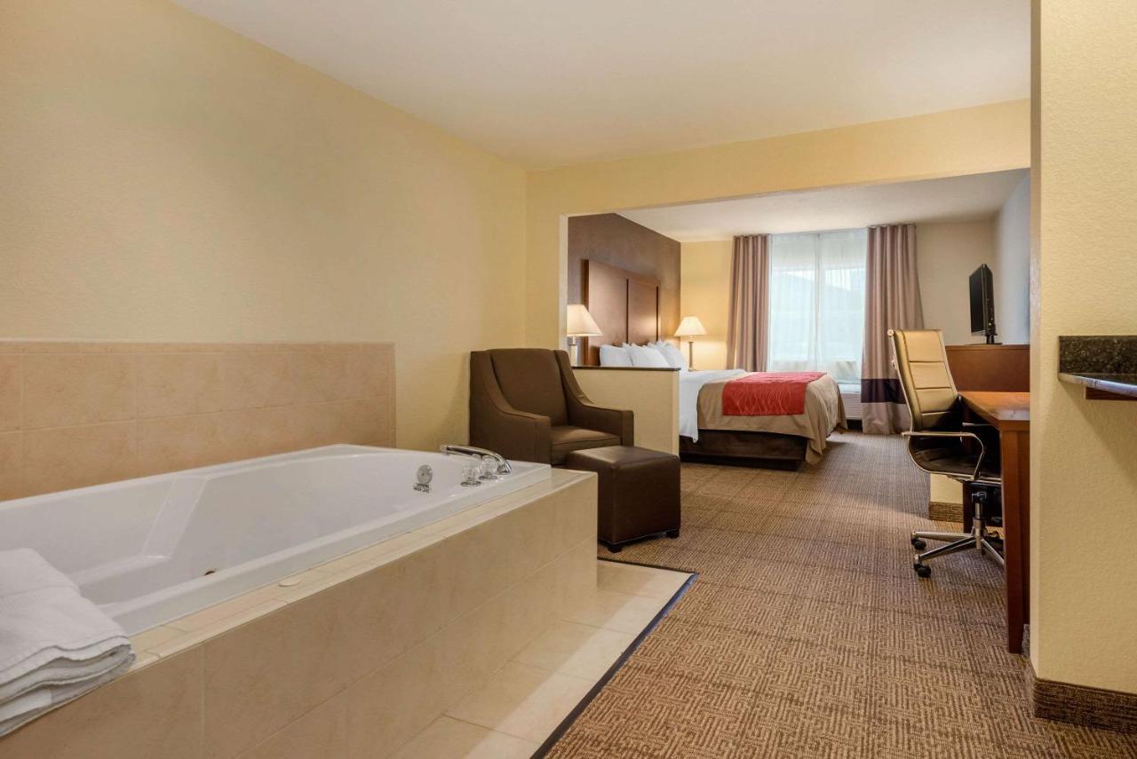 | Comfort Inn Warren I-69