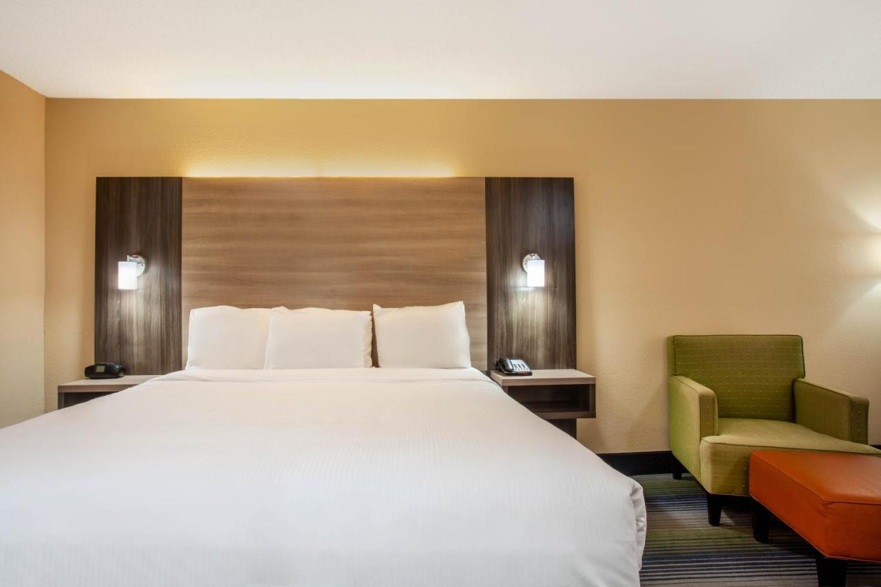 King Room - Disability Access/Non-Smoking at Baymont by Wyndham McDonough