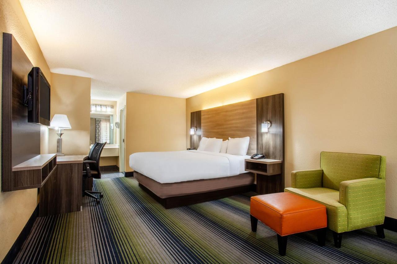 King Room - Disability Access/Non-Smoking at Baymont by Wyndham McDonough