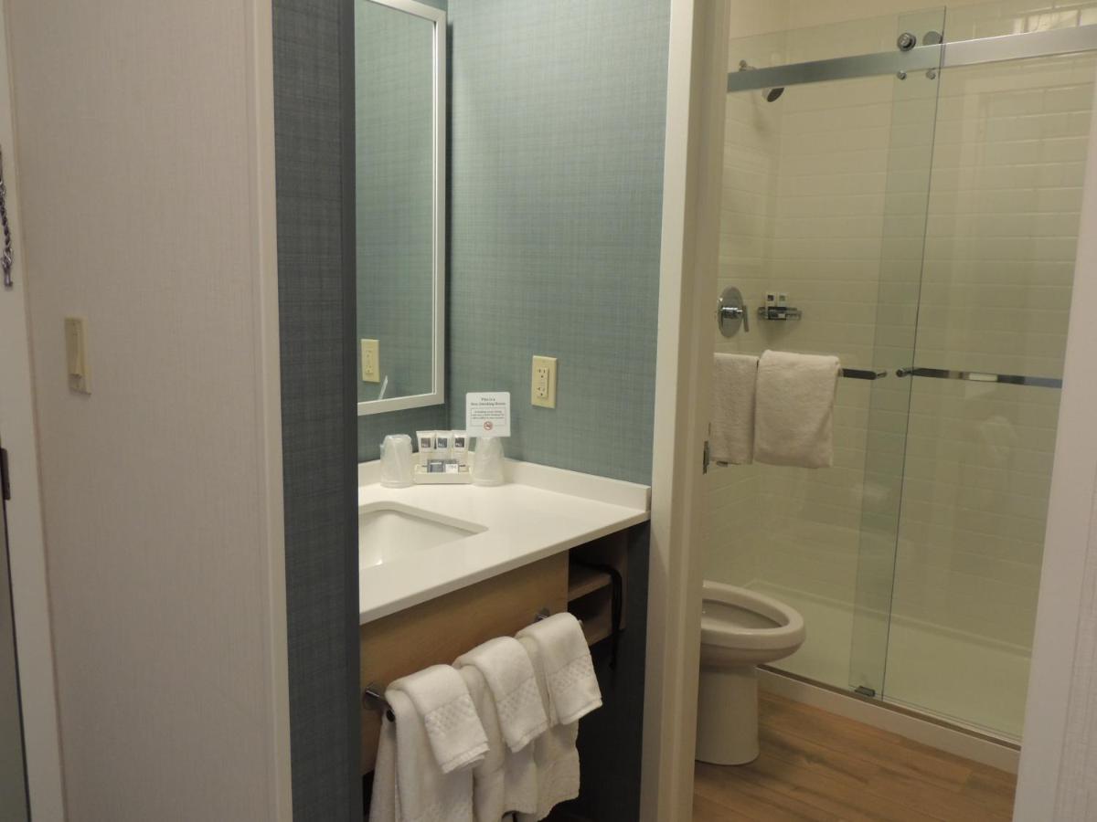 Superior King Room at The Inn at Longwood Medical