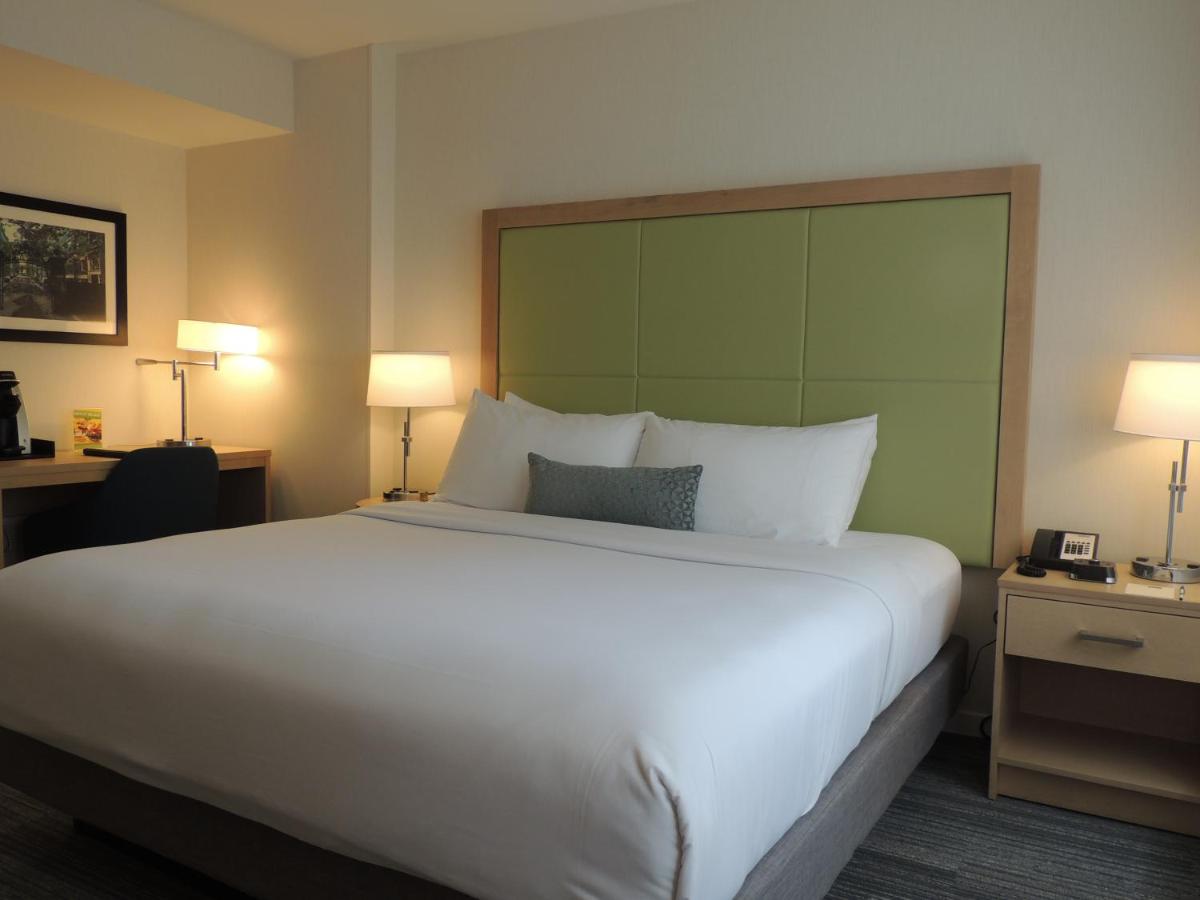 King Room at The Inn at Longwood Medical