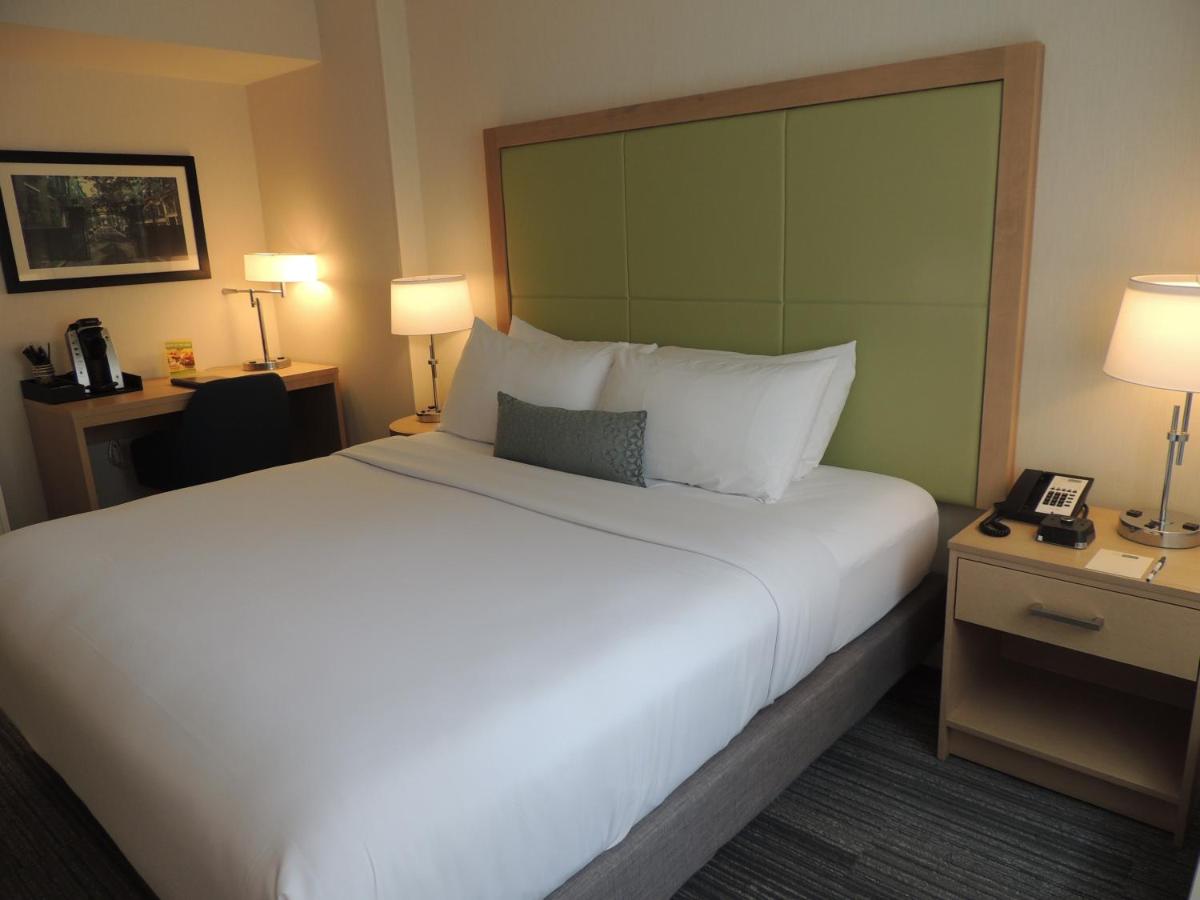 King Room at The Inn at Longwood Medical