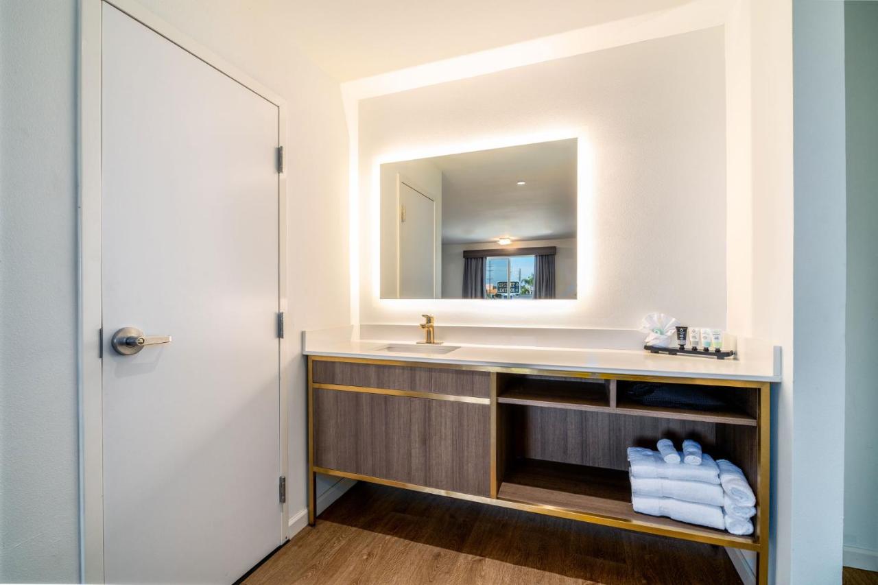 | Trend Hotel at LAX Airport