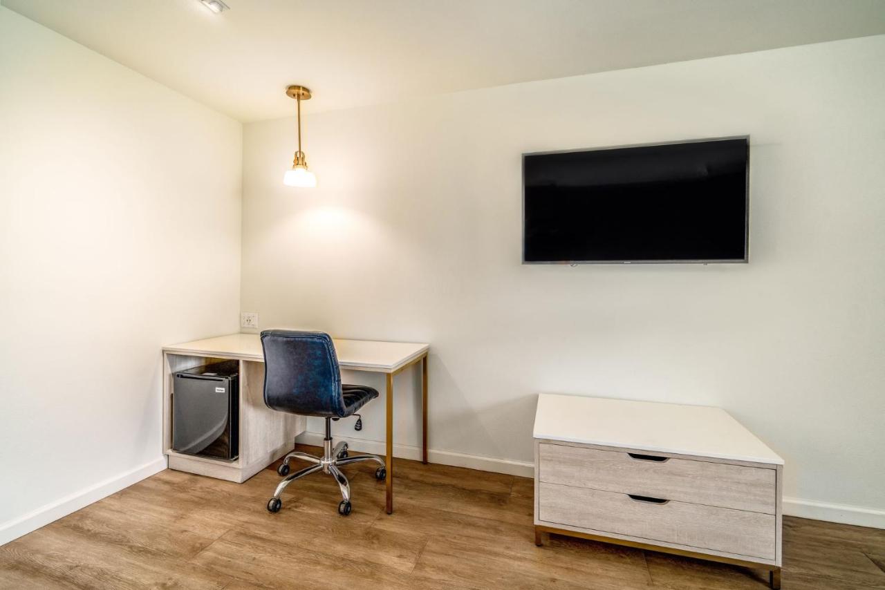 | Trend Hotel at LAX Airport