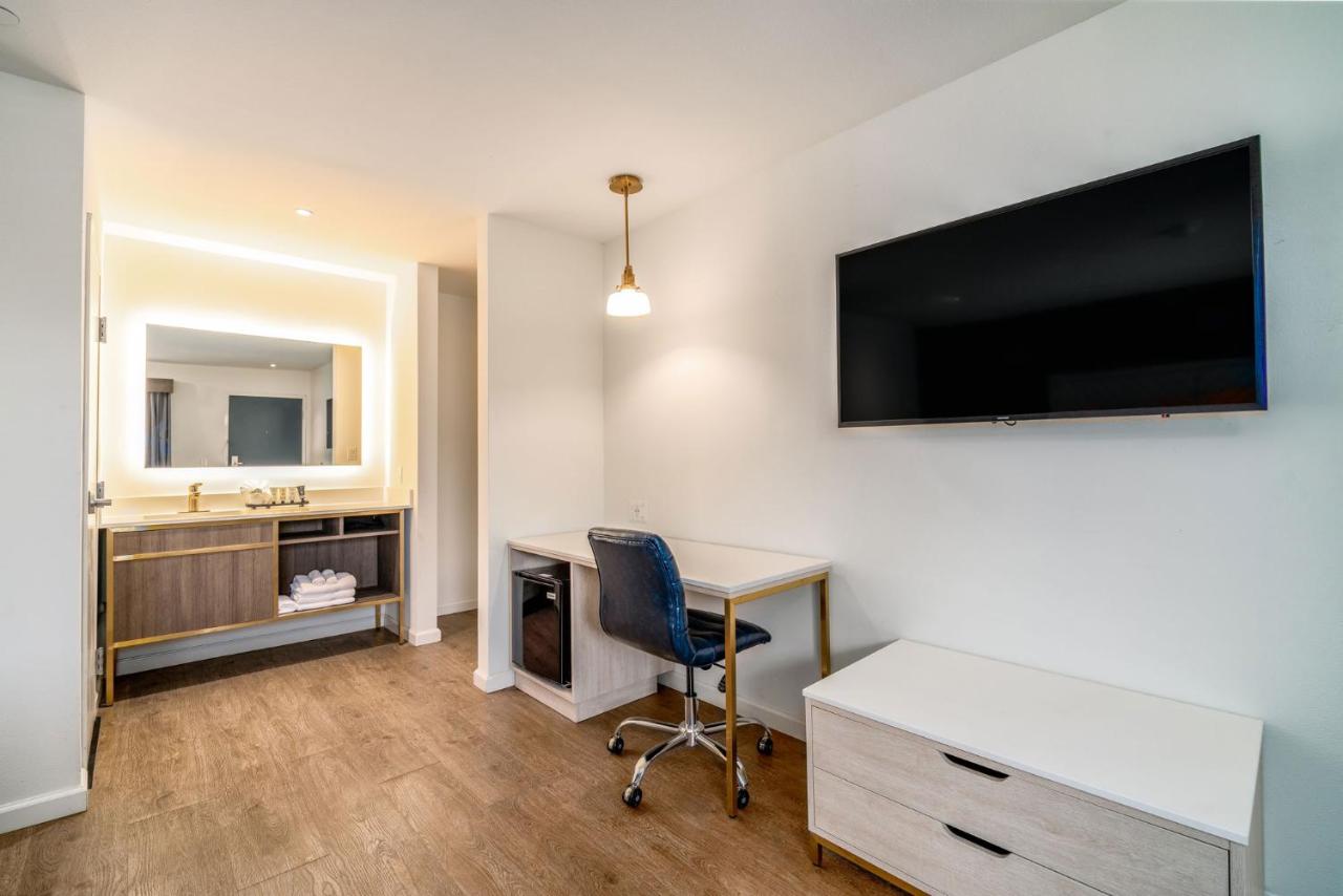 | Trend Hotel at LAX Airport