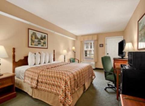 King Room - Non-Smoking at Quality Inn Vicksburg