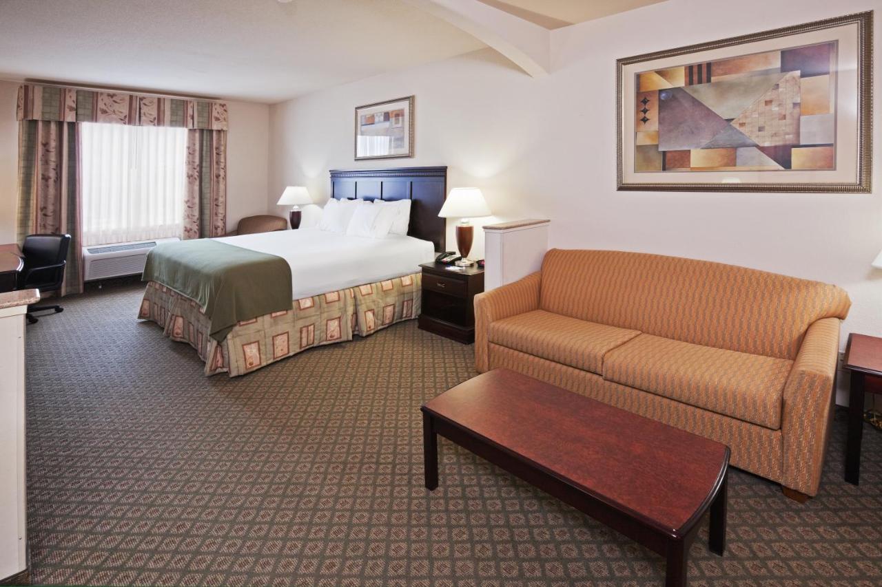 | Holiday Inn Express Hotel and Suites Corsicana I-45, an IHG Hotel