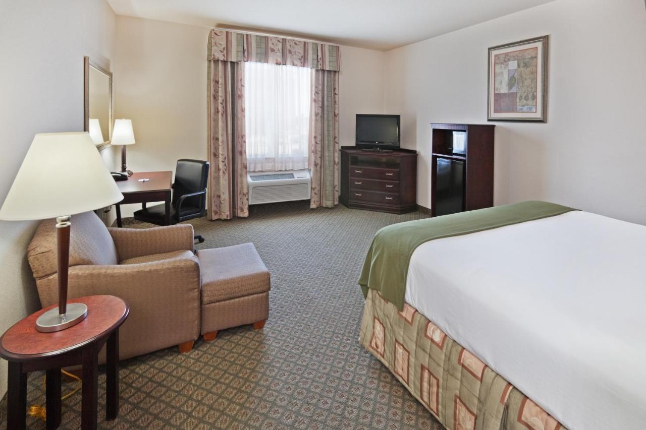 | Holiday Inn Express Hotel and Suites Corsicana I-45, an IHG Hotel