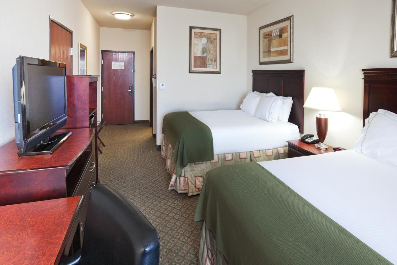  | Holiday Inn Express Hotel and Suites Corsicana I-45, an IHG Hotel