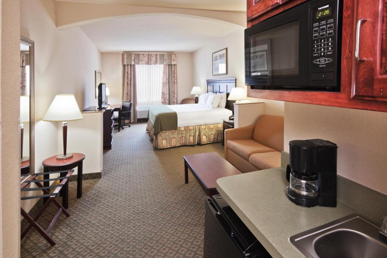 | Holiday Inn Express Hotel and Suites Corsicana I-45, an IHG Hotel