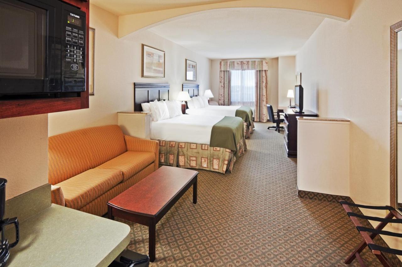 | Holiday Inn Express Hotel and Suites Corsicana I-45, an IHG Hotel