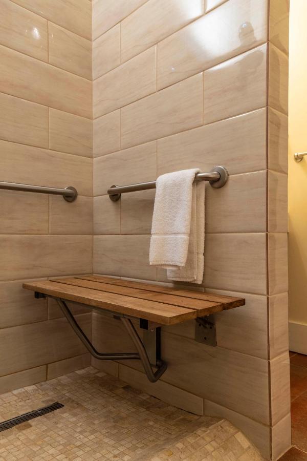 | Hotel Broad Ripple