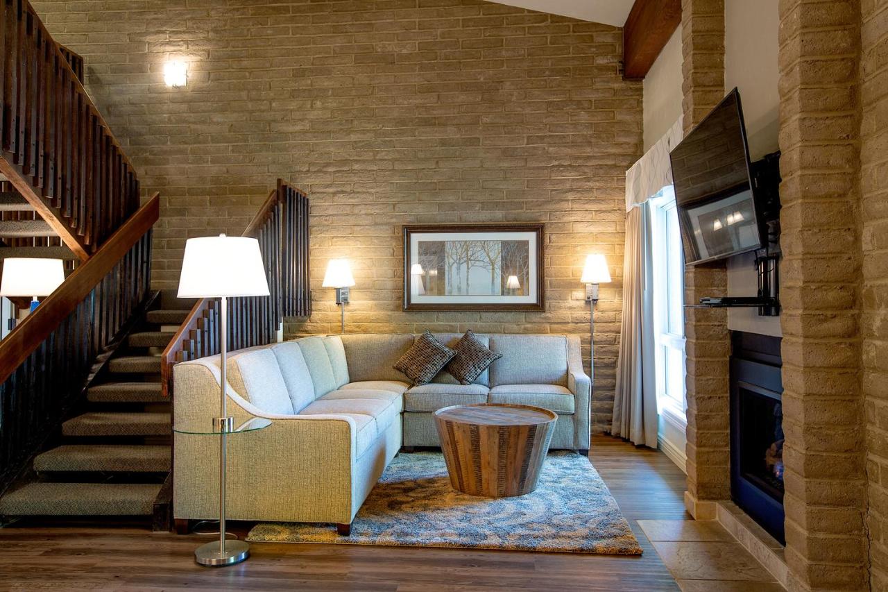 | Sandstone Creek Club Condominiums