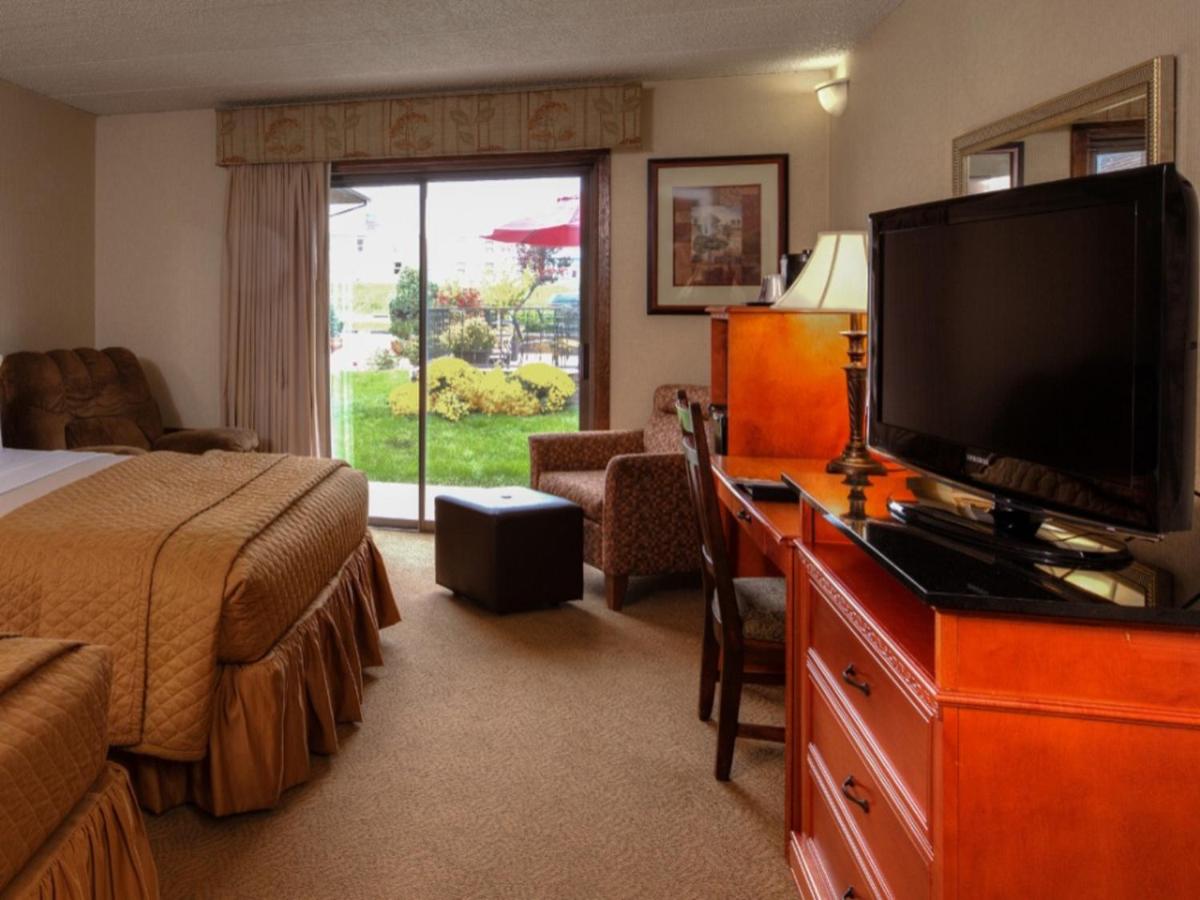 | The Foothills Inn