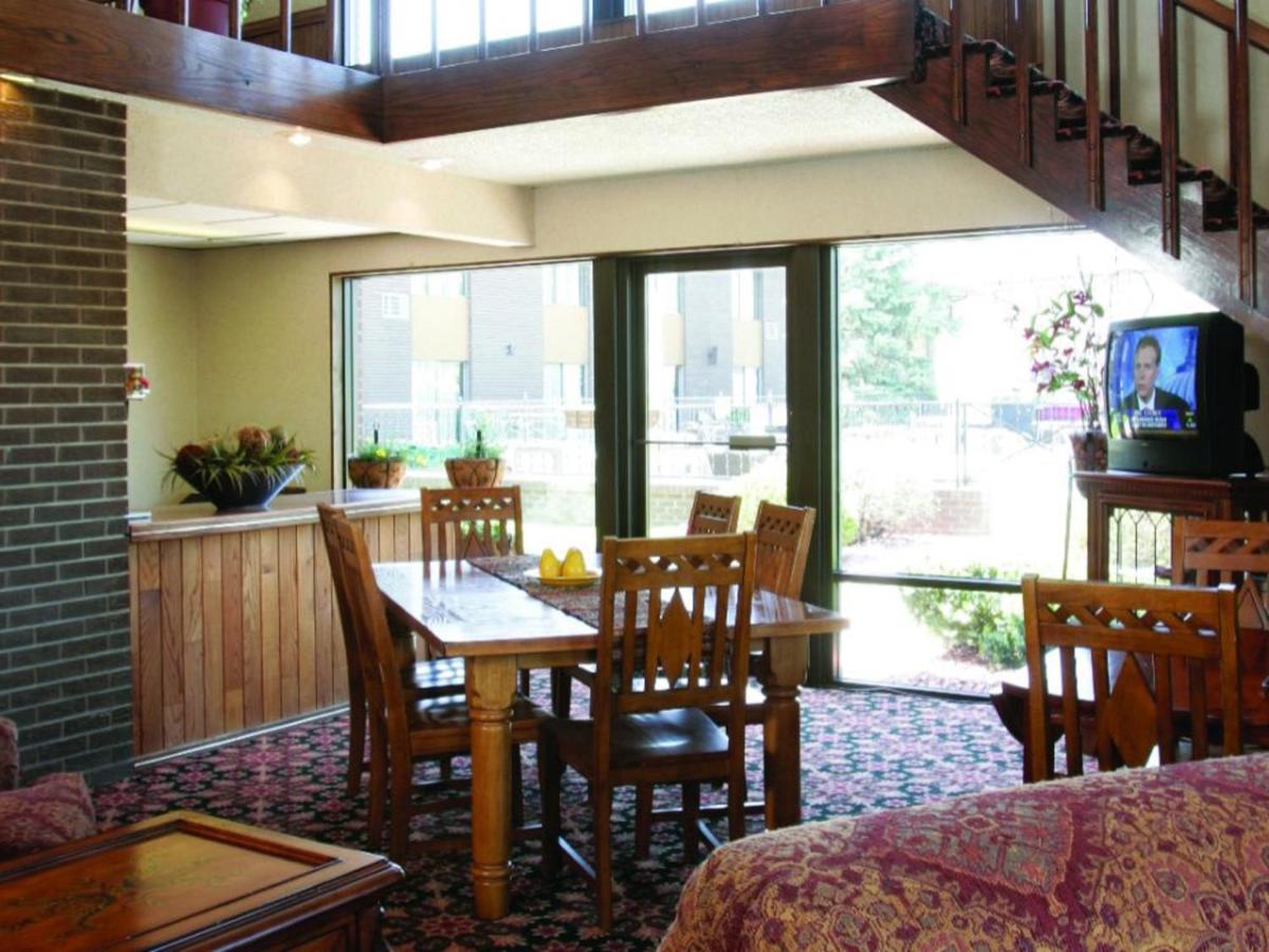 | The Foothills Inn