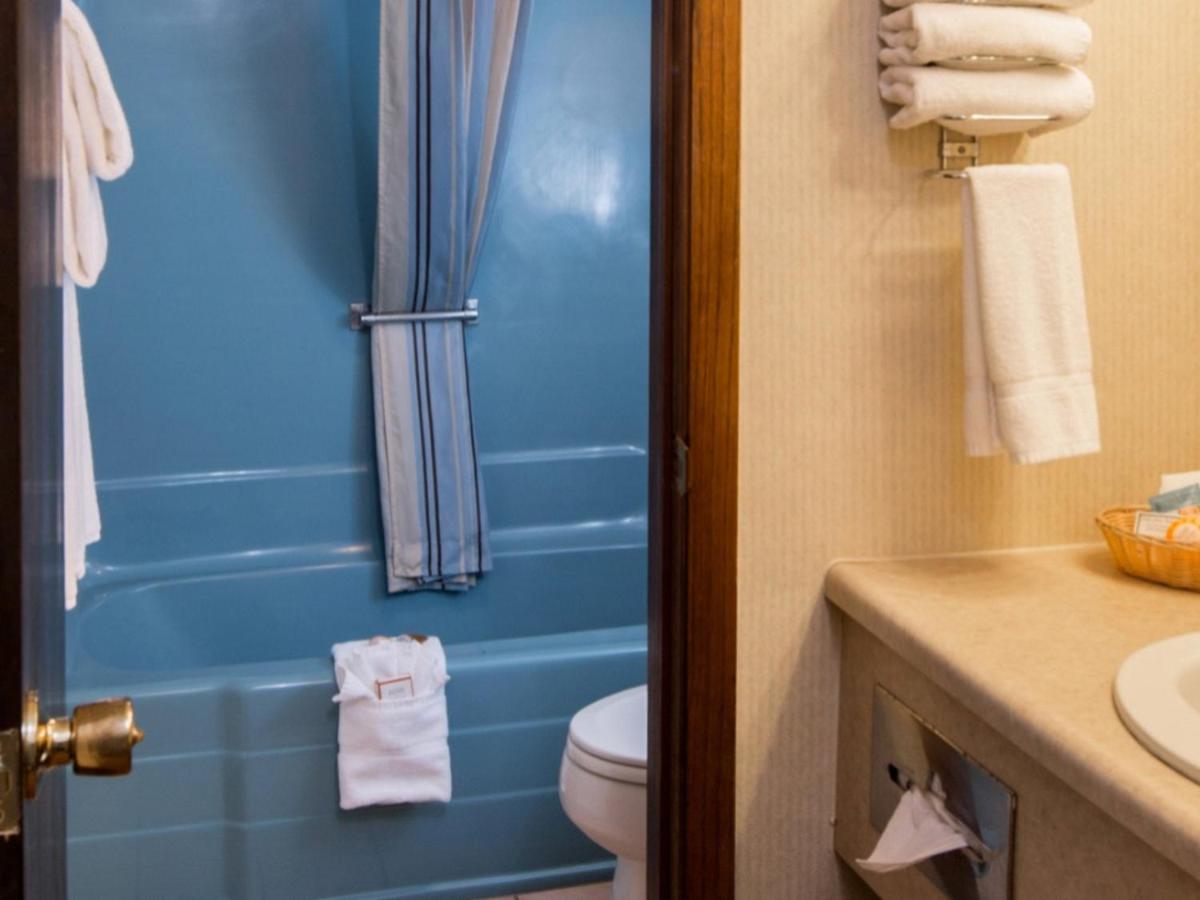 | The Foothills Inn