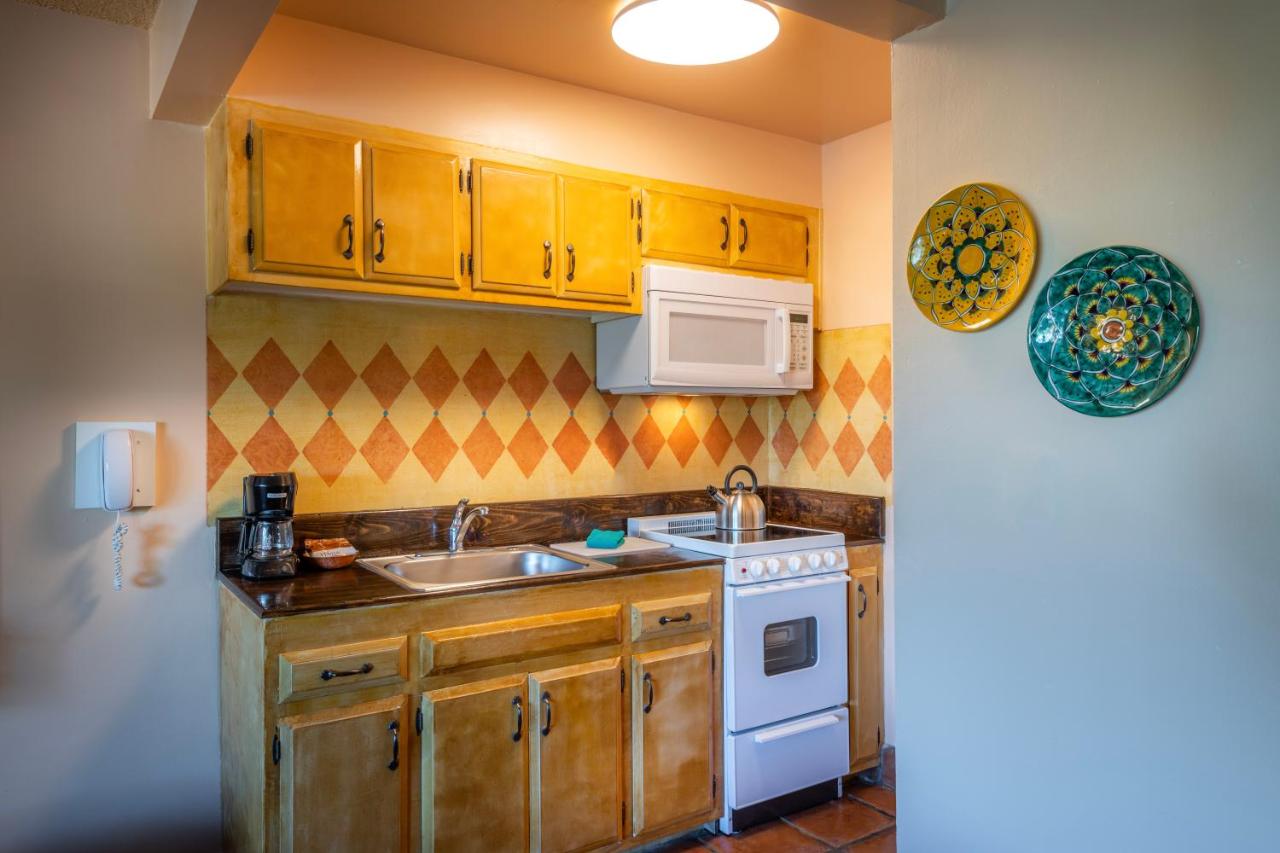 King Kitchen Studio at Hotel Pepper Tree Boutique Kitchen Studios - Anaheim