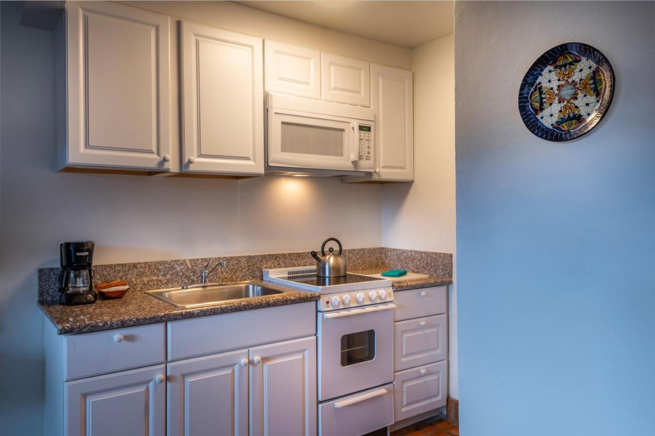 King Kitchen Studio at Hotel Pepper Tree Boutique Kitchen Studios - Anaheim