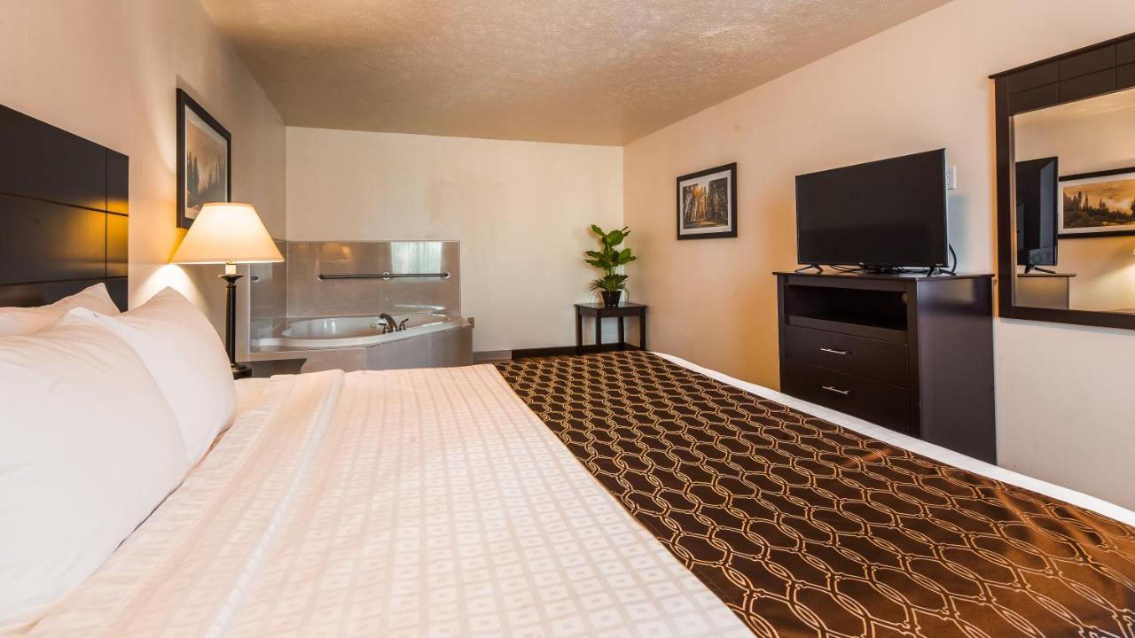 | Best Western Visalia Hotel