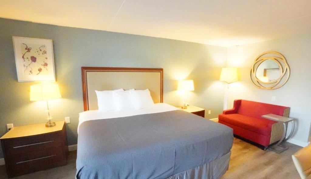 King Room (Remodeled) - Smoking at All Seasons Inn & Suites