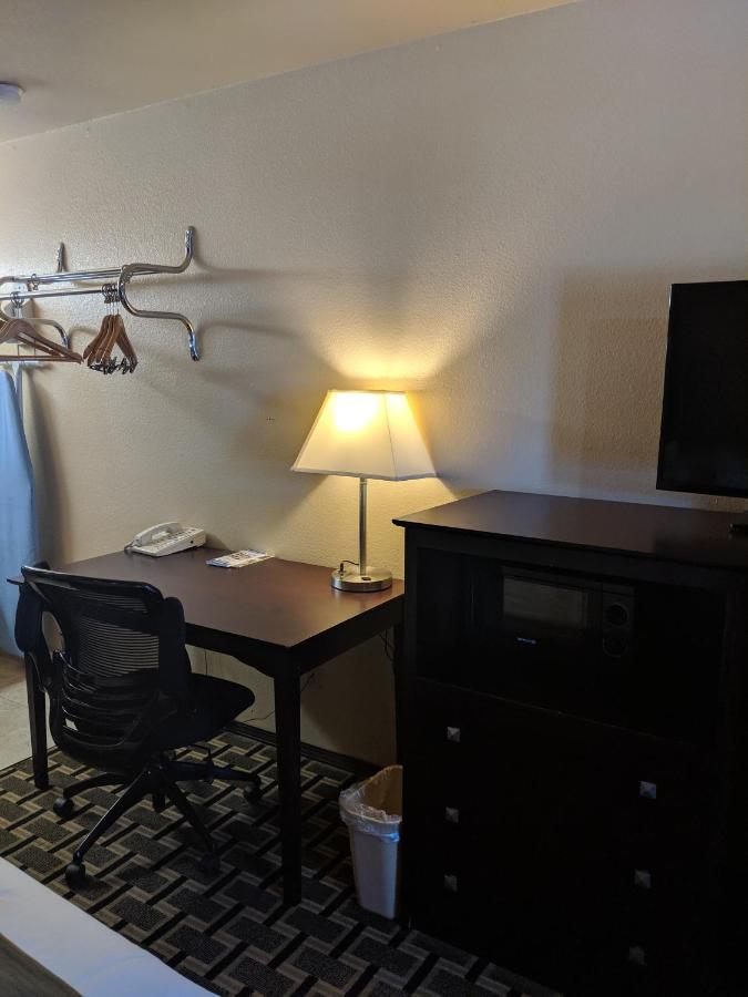  | Executive Inn Woodward