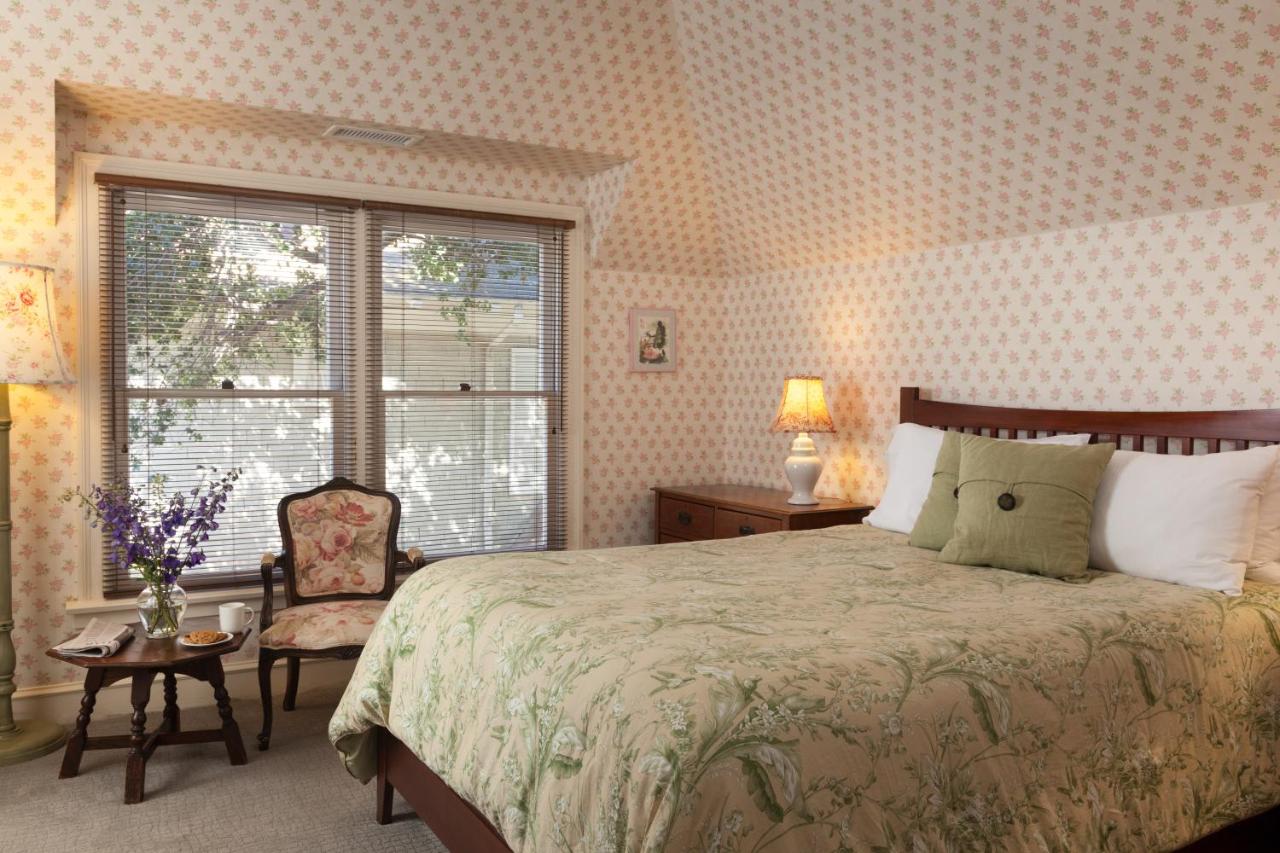 | Cheshire Cat Inn & Cottages
