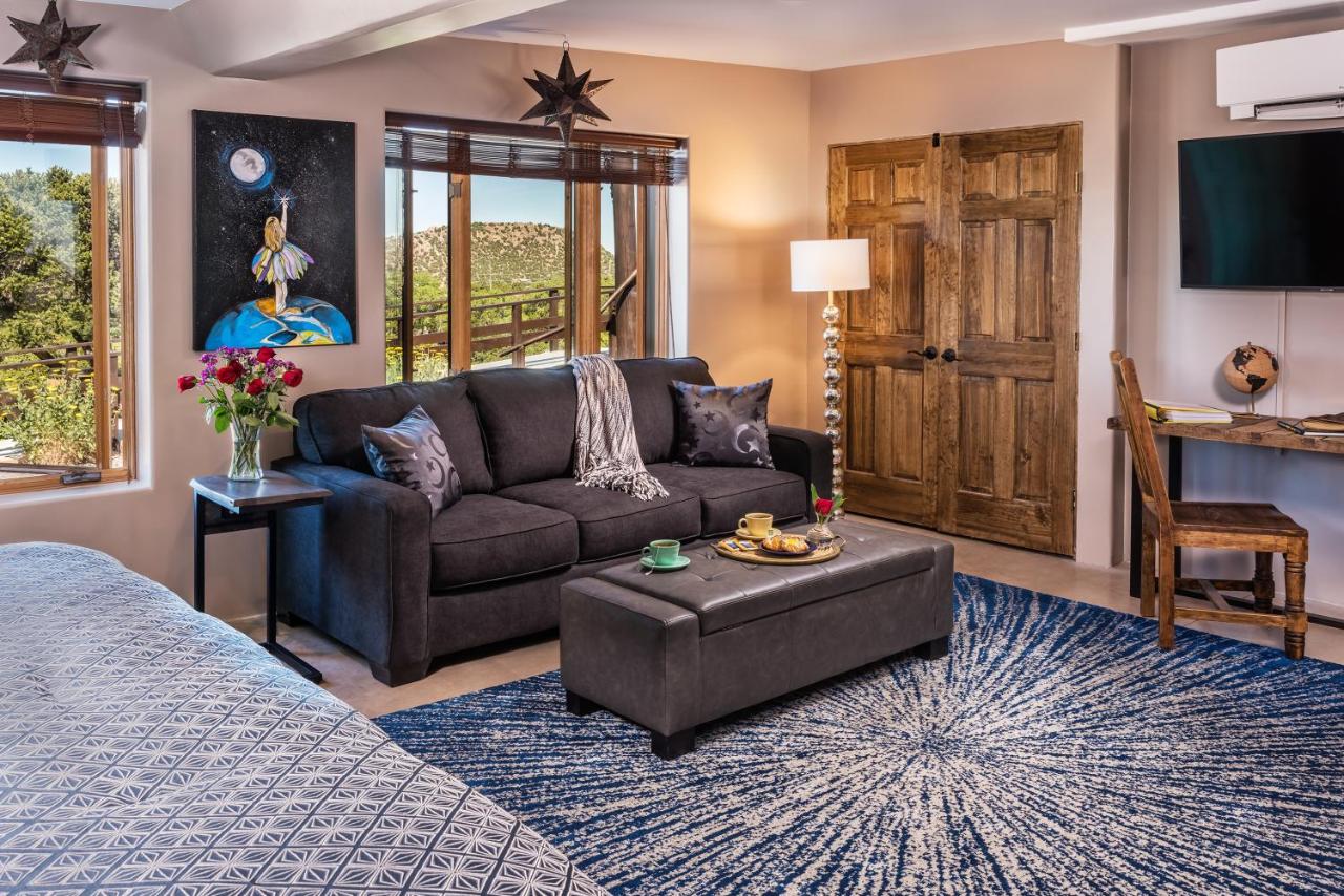 | Bobcat Inn