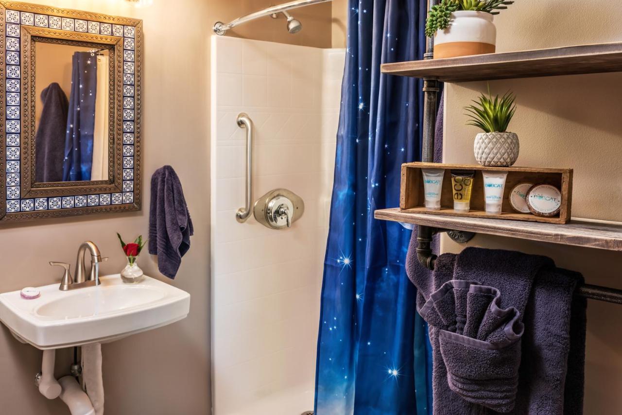 | Bobcat Inn