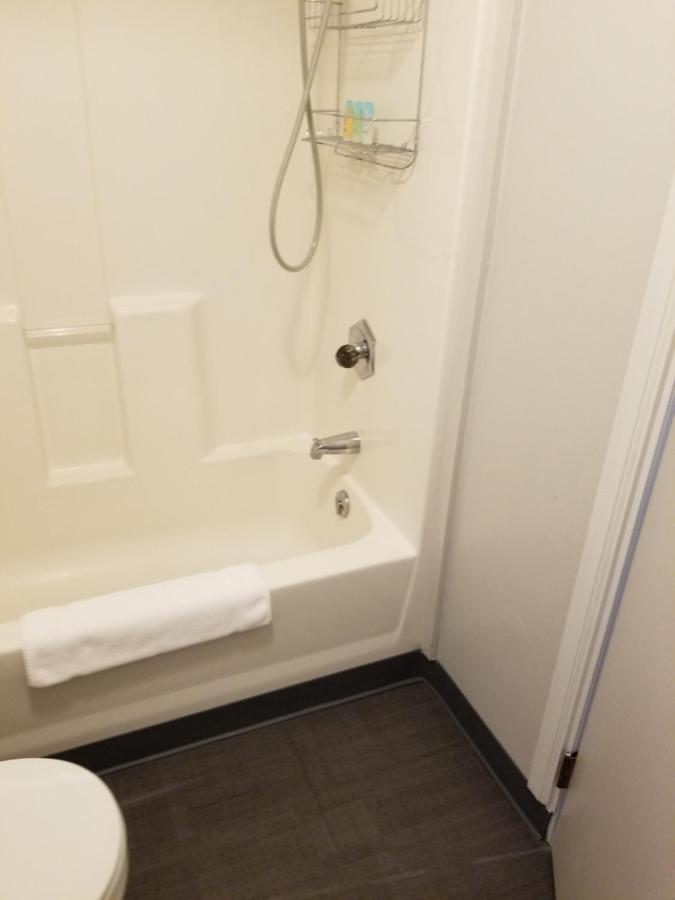 | Deep Water Inn