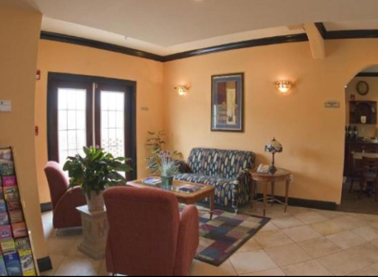  | Garden Inn Hotel
