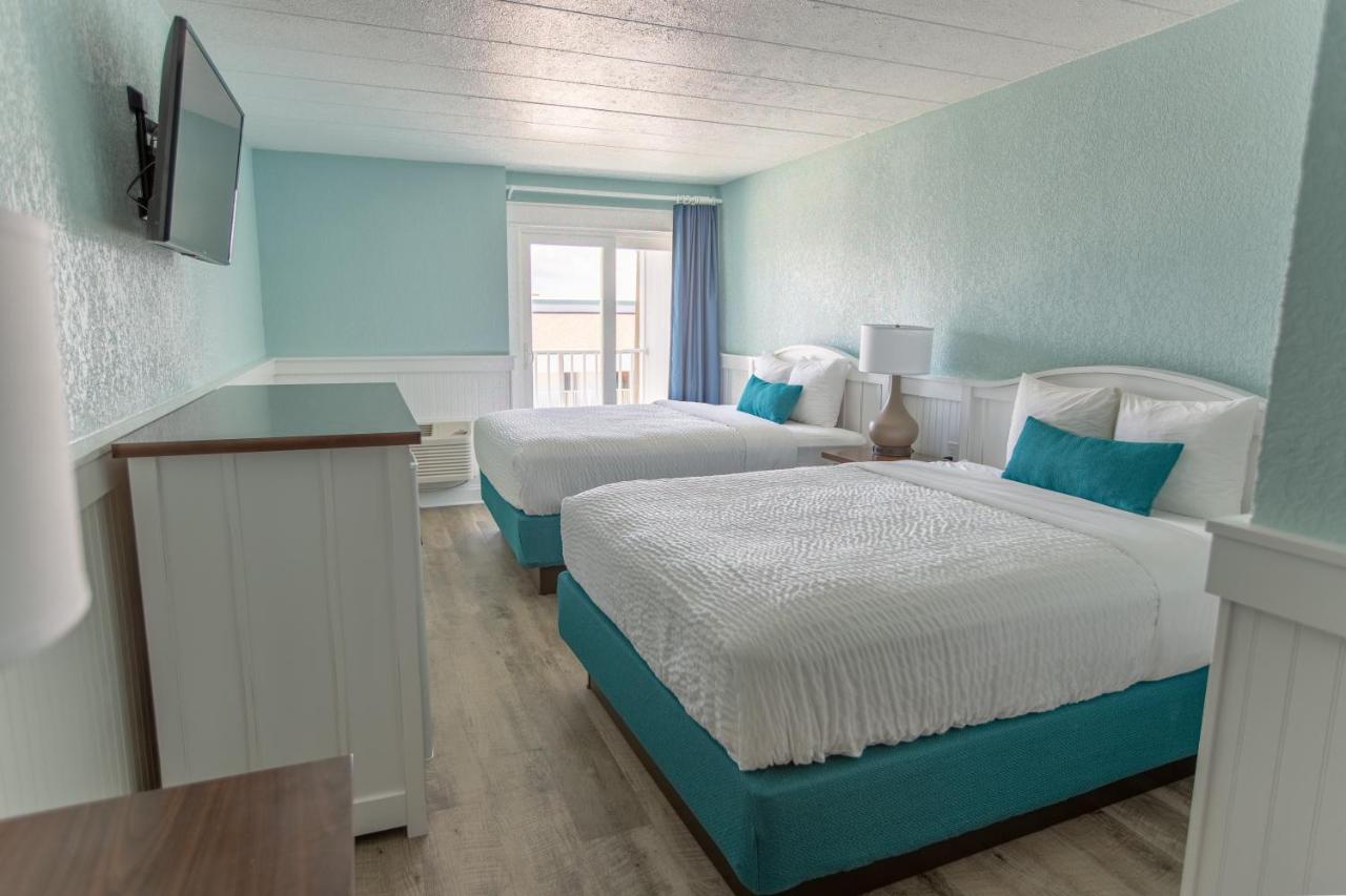 Deluxe - 2 Queen Beds Partial View - 4 Seasons - No Pets at John Yancey Oceanfront Inn