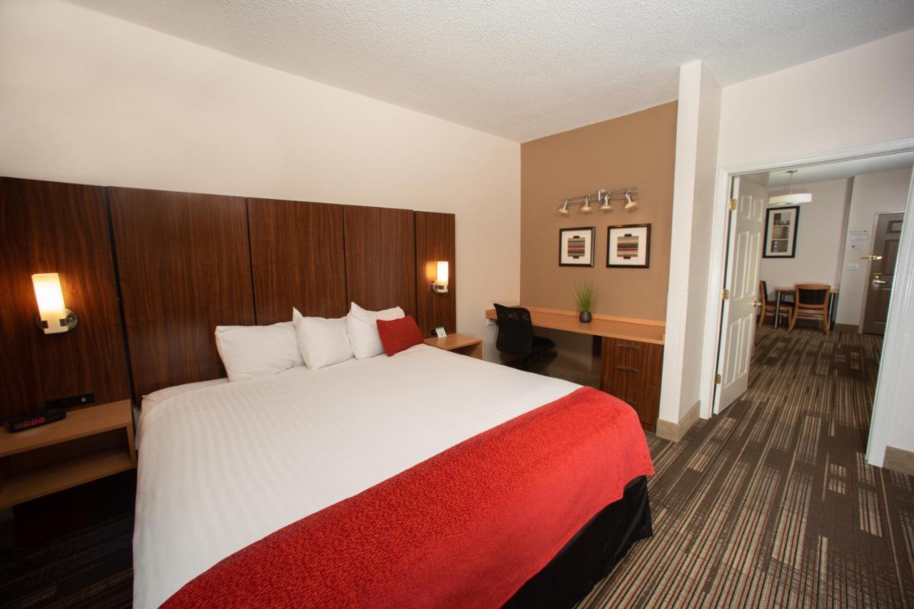 One-Bedroom Suite at Northfield Inn, Suites & Conference Center