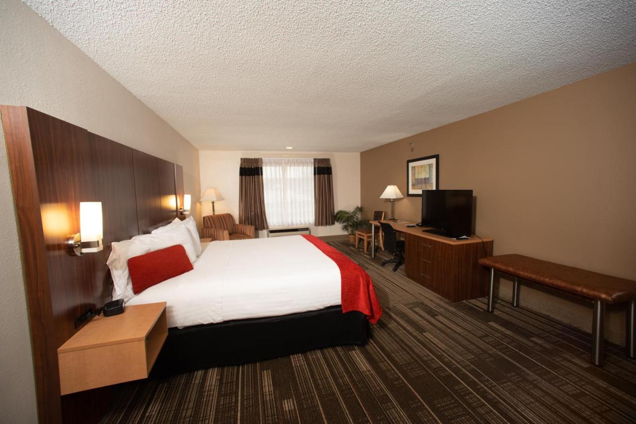 One-Bedroom Suite at Northfield Inn, Suites & Conference Center