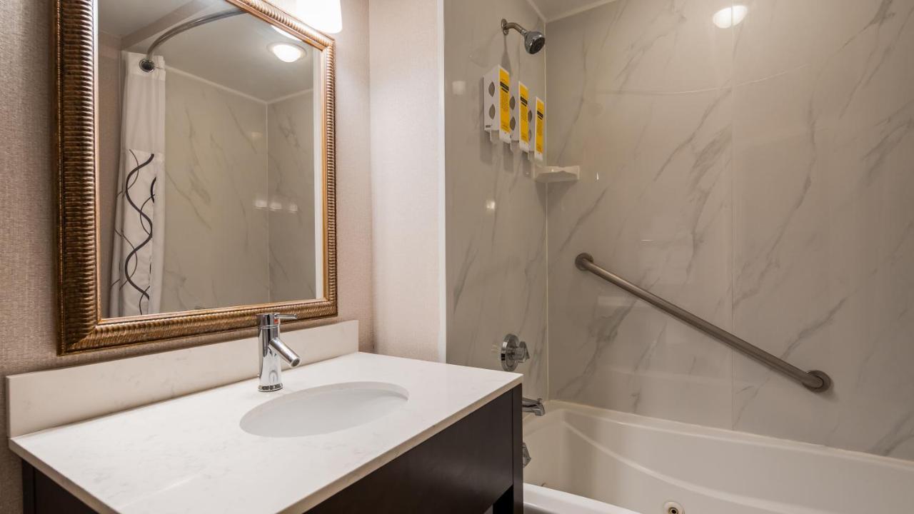 Double Room with Two Double Beds and Whirlpool, No Windows at Best Western Plus St. Christopher Hotel