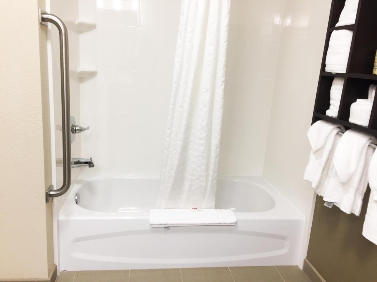 King Suite with Tub - Disability Access/Non-Smoking at Comfort Suites Regency Park