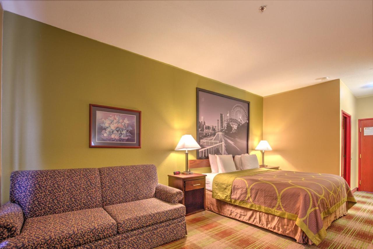 | Super 8 by Wyndham Waterloo